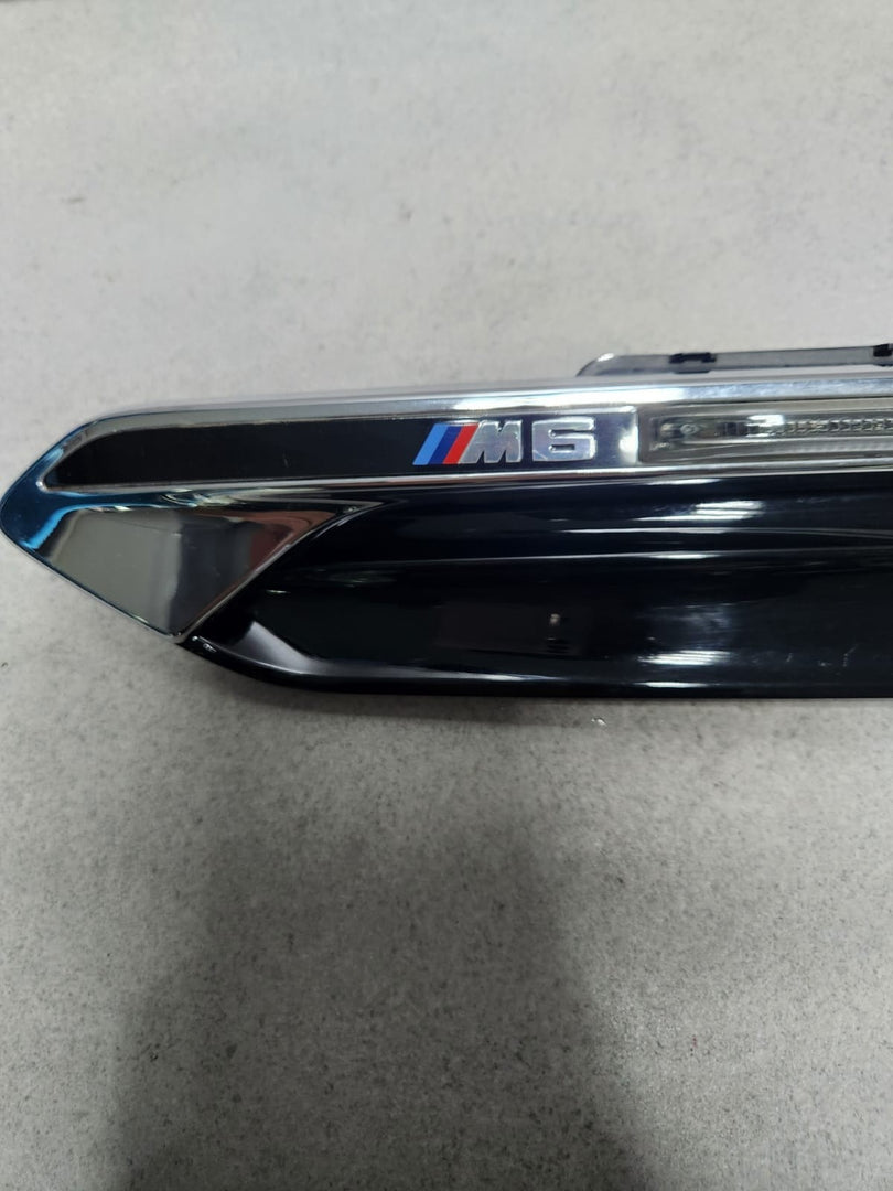 2012-2018 BMW M6 Front Fender Side Marker Light 8050519 M6 F06 F12 F13