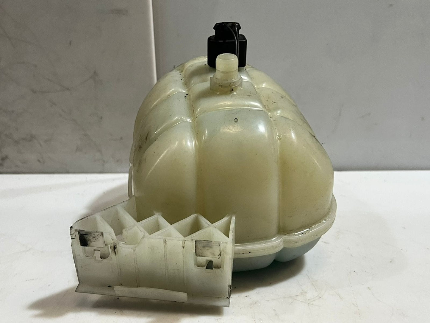 BMW 1 2 3 4 SERIES F20 F21 F30 F32 F36 RADIATOR Coolant Expansion Tank 7609468
