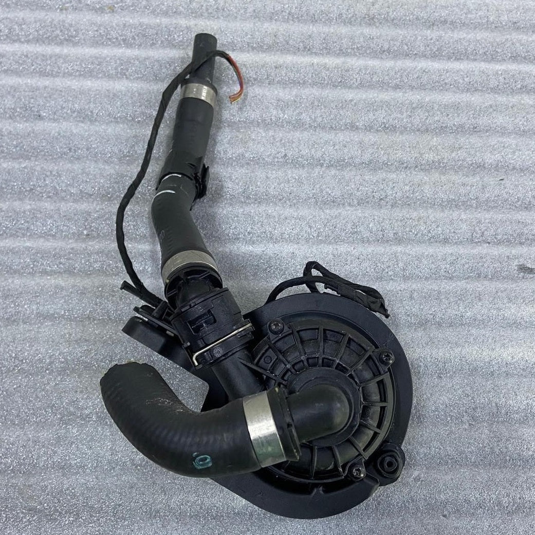 OEM BMW F70 F74 F78 U06 U11 U12 U10 LCI Auxiliary Water Pump 9455020 BOSCH