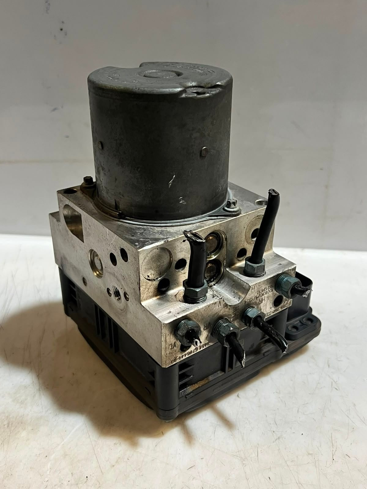2010-2015 BMW 7 Series F01 F02 xDrive F07 GT F10 740i ABS Pump Module 6799147