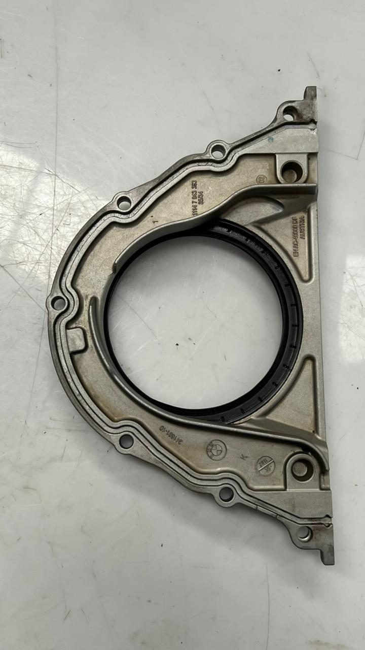 12-16 BMW M5 F10 S63 V8 Engine Crankshaft Housing Seal Bracket 1114 7843353