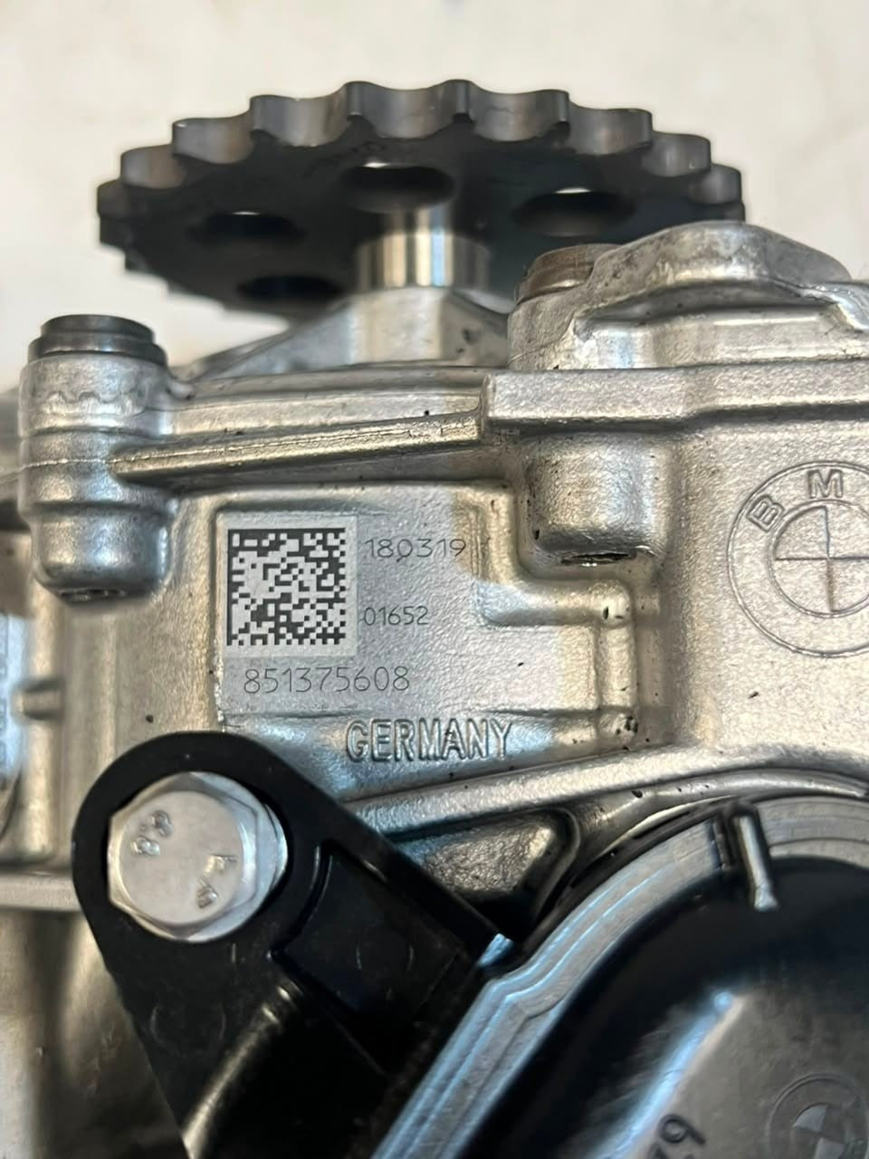 BMW 5 Series X1 X3 X5 F10 F11 B47 F20 Oil Vacuum Pump 8513756 OEM