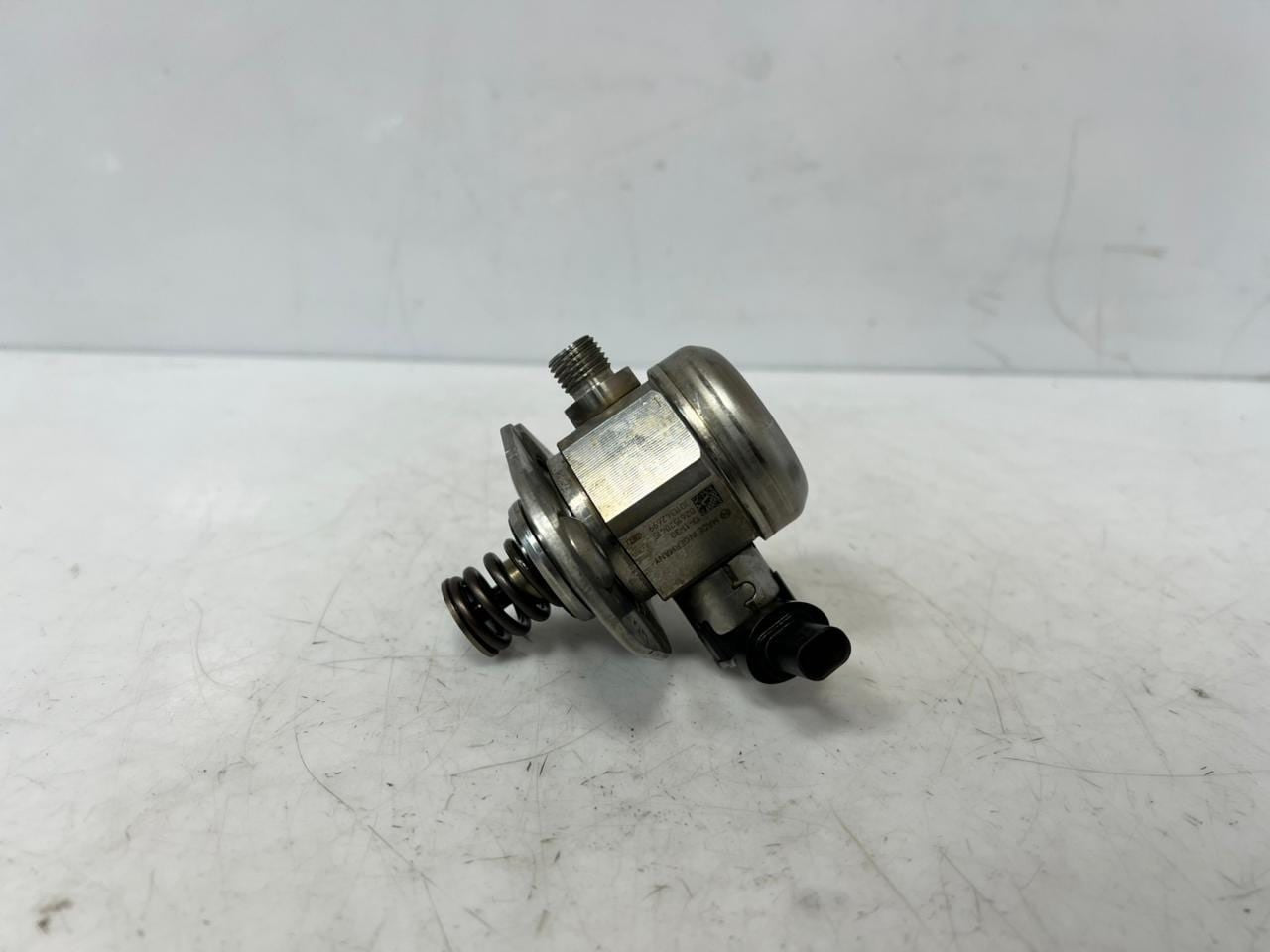 2016-2019 BMW 750Li 7' 5' G11 G12 G30 4.4L V8 N6 High Pressure Fuel Pump 8643464