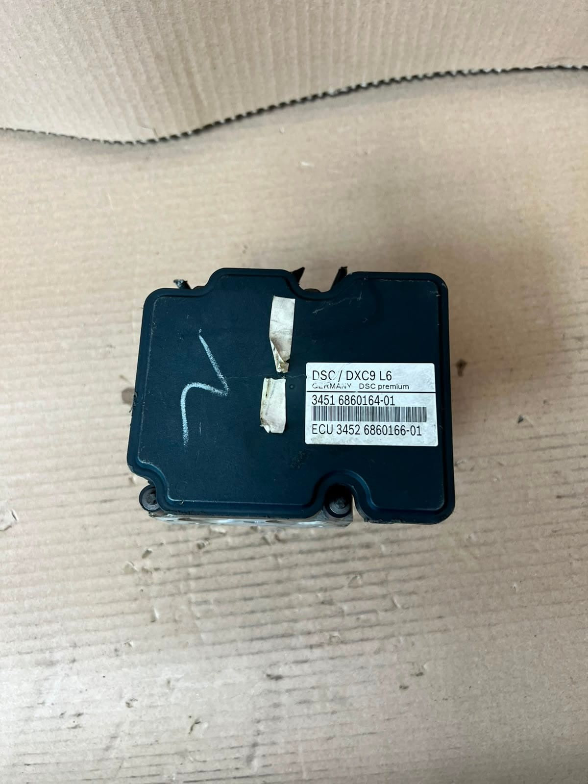 2010-2012 BMW 5' 7' F02 F10 and F11 535i ABS PUMP Control Unit 6860164 OEM