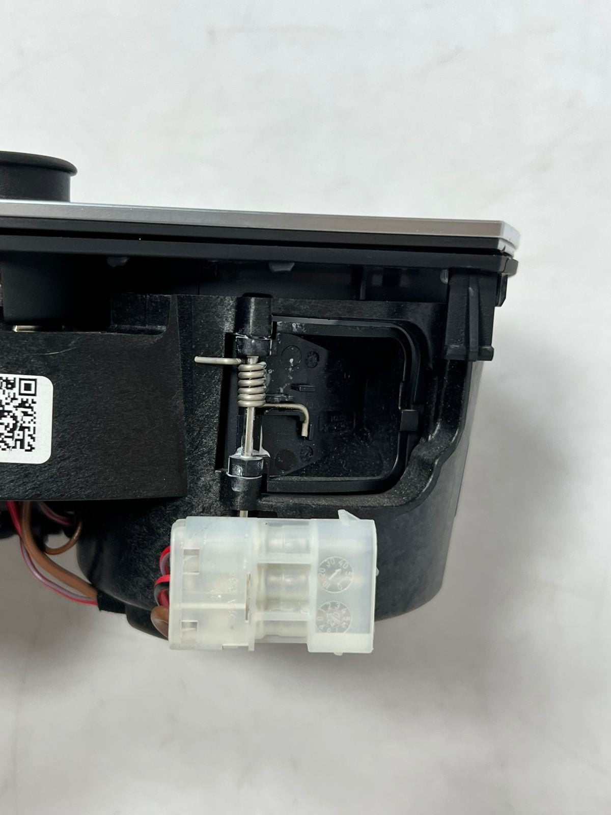2019-2023 BMW 8' G14, G15, G16 M850i CENTRE CONSOLE Cup Holder 9396505 OEM