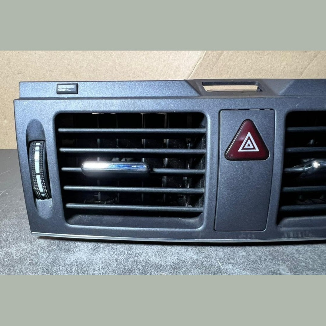 2008-2010 Mercedes W204 C-Class Front Center Dashboard  Heater A/C Air Vent