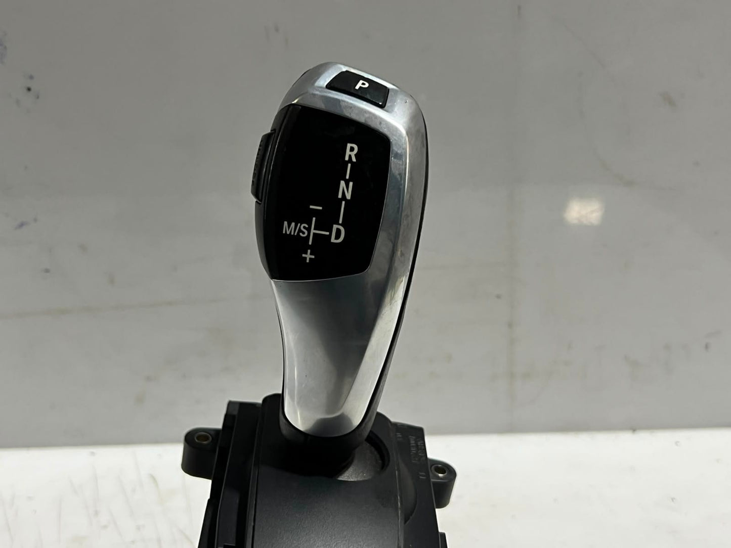 2011 BMW 550i, 5 Series F10/F11 7' Automatic Gear Selector Shifter 9218101 OEM