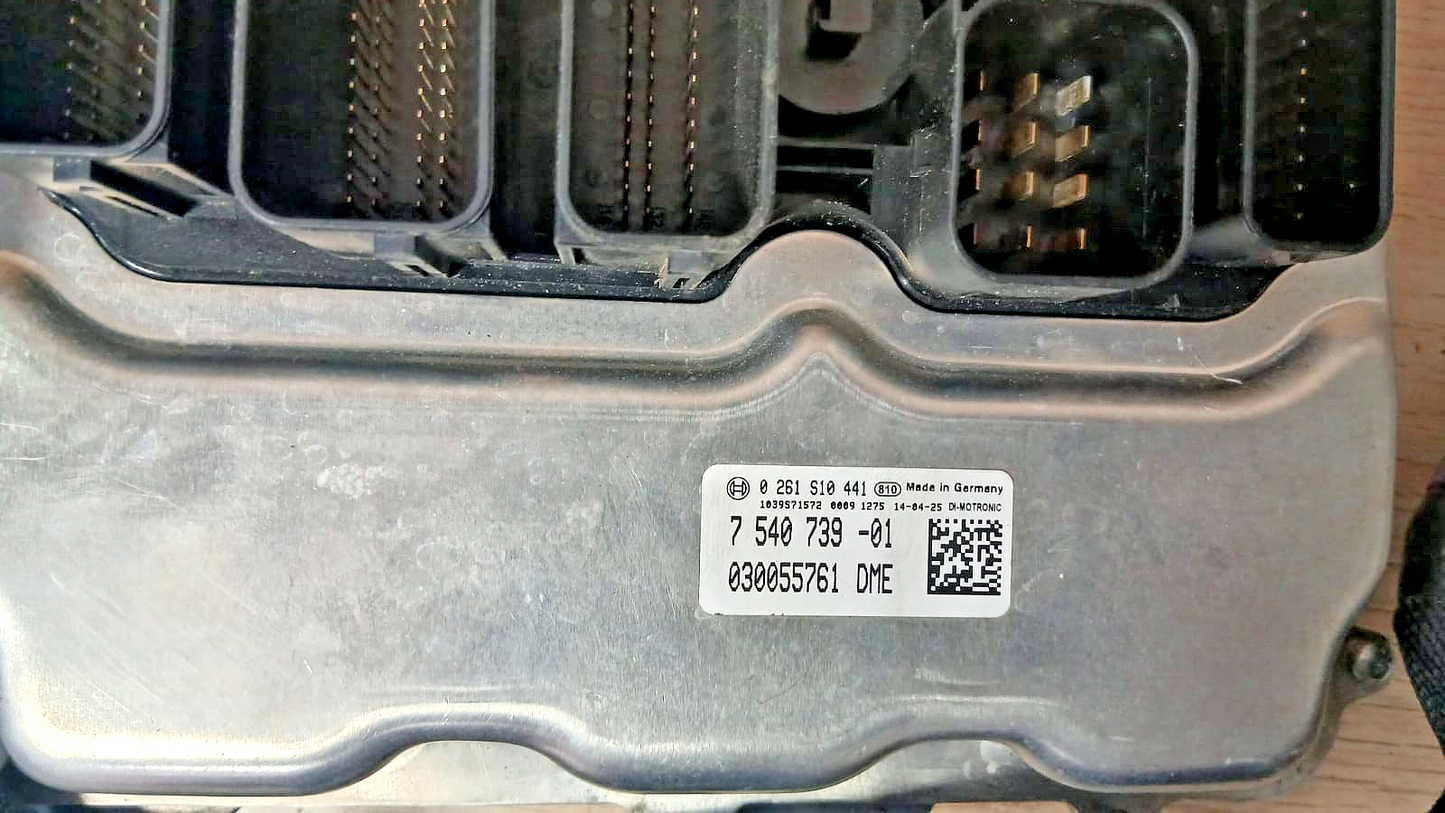 BMW F01 F02 Engine Control Unit ECU DME Bosch 7540738 0261S10440