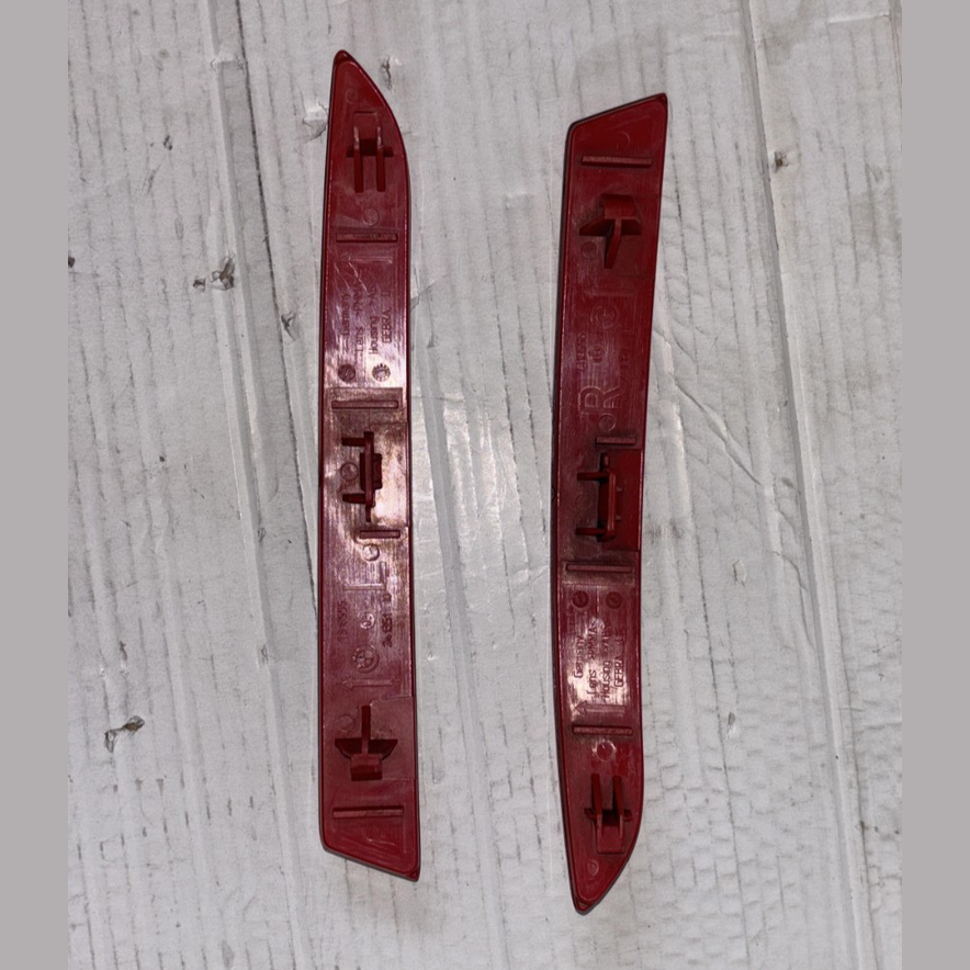 BMW F10 LCI REAR BUMPER REFLECTORS LEFT RIGHT 7318555 7318556 SET