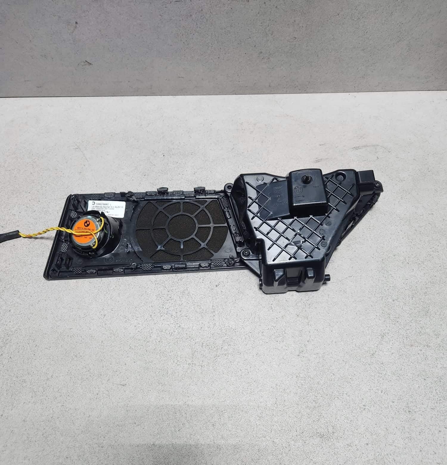 2015-2019 BMW 740i Speaker Trim Cover 7398879 7 Series G11 G12