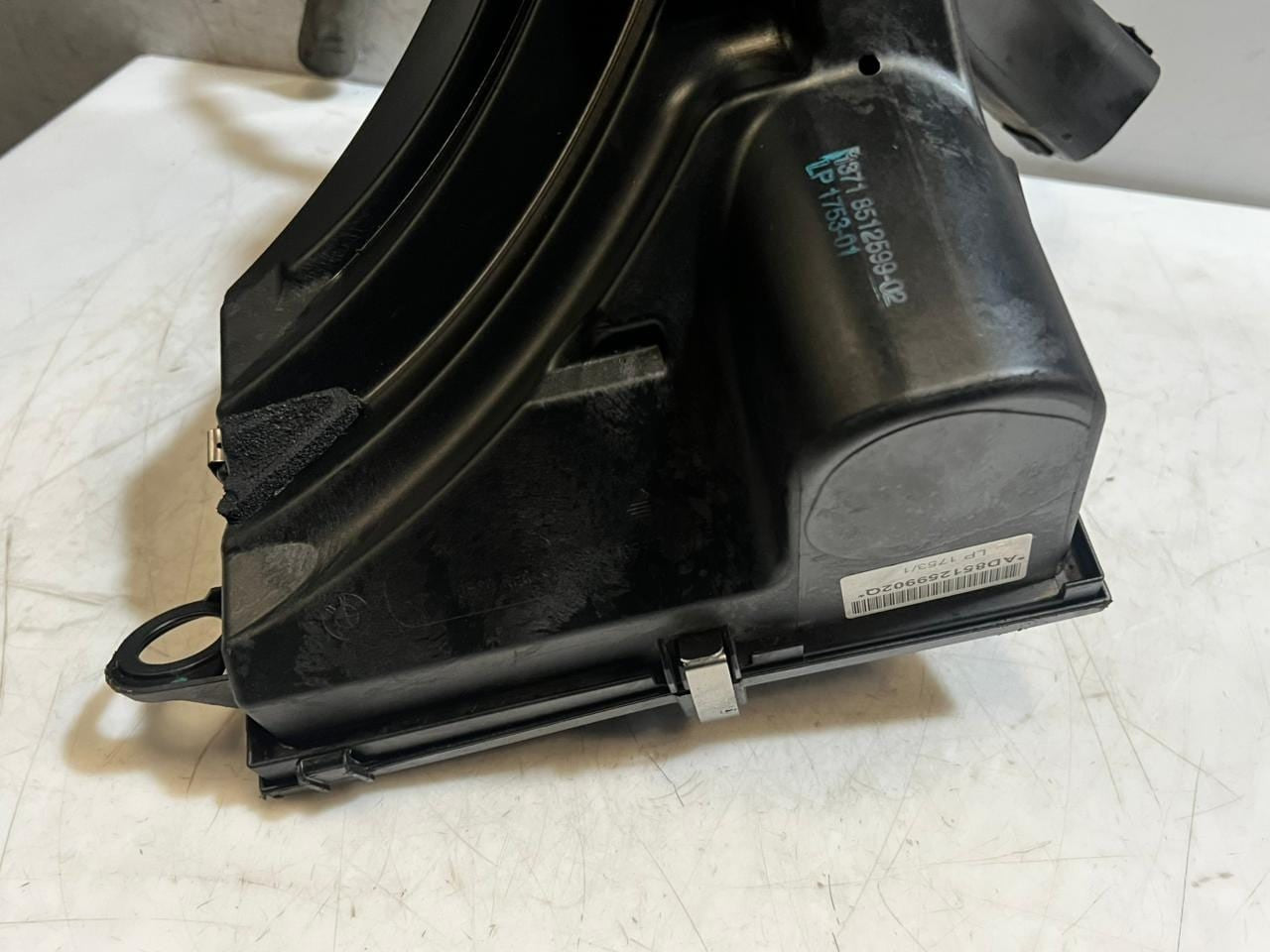 2011 BMW E90, E91, E92, E93 X1 E84 130KW DIESEL Air Filter Housing 8512599 OEM