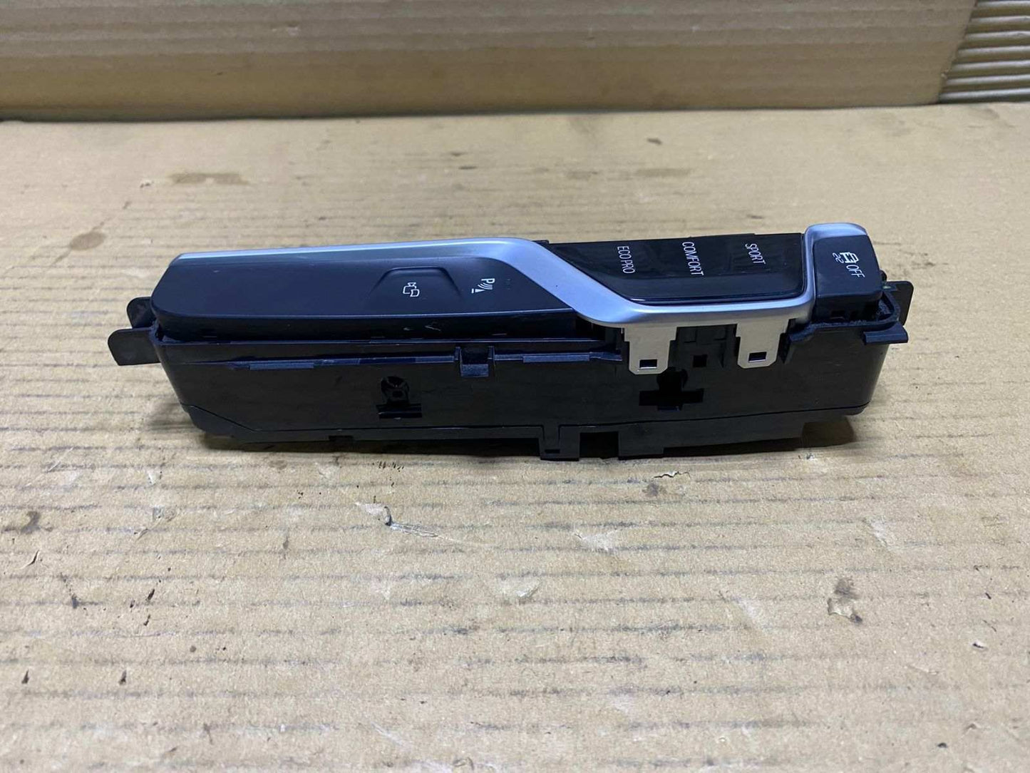 BMW Center Console Switch Operating Unit 6843922 RHD 5 Series G30 G31 and X3 G01