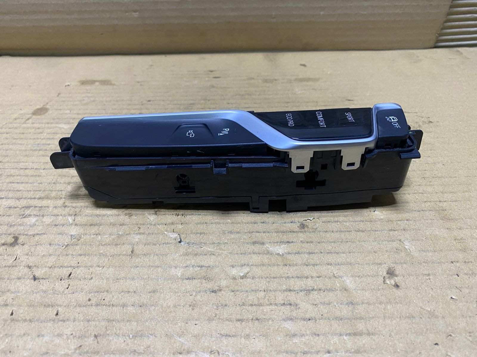 BMW Center Console Switch Operating Unit 6843922 RHD 5 Series G30 G31 and X3 G01