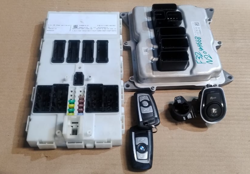 BMW F30 320i F32  F32 120i 320i N20 ENGINE CONTROL Unit ECU SET DME - 8631725