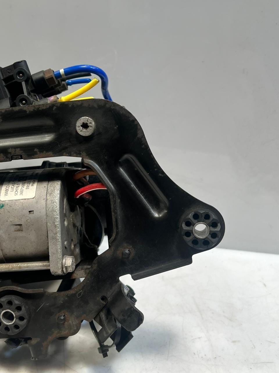 2015-2020 BMW 740i 7 Series G11 G12 Air Suspension Compressor Pump 443021002 OEM