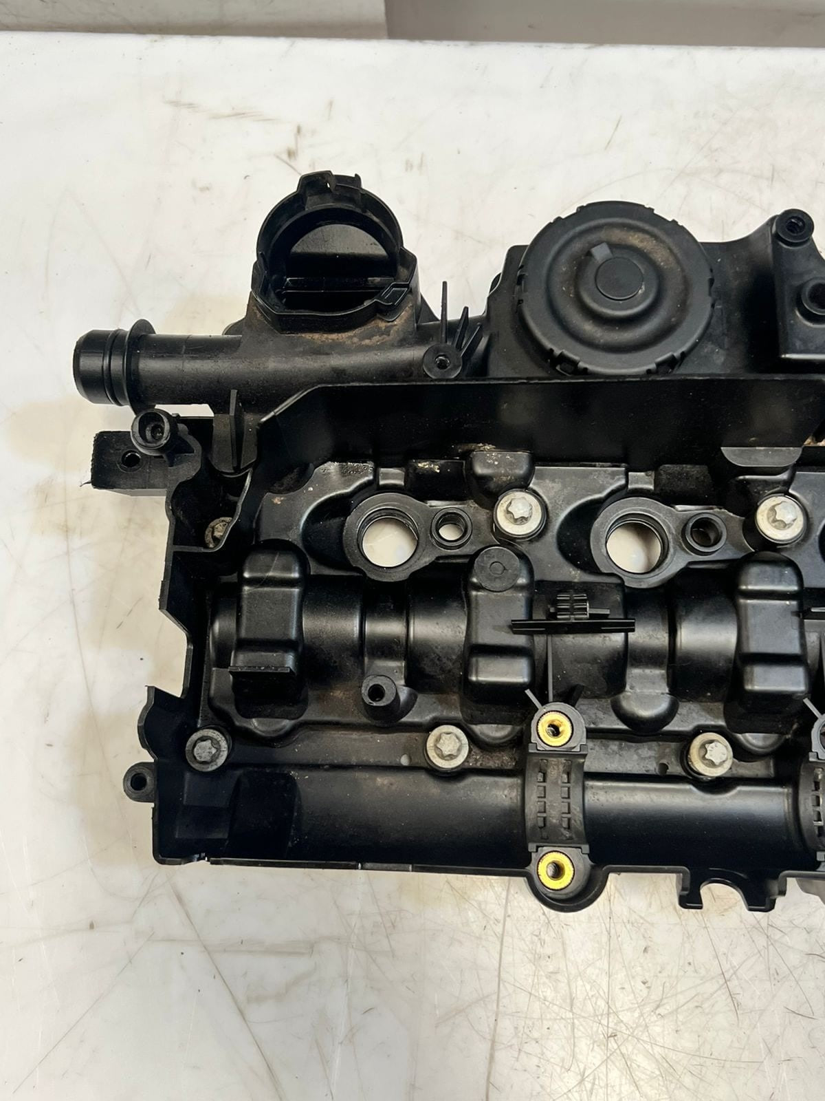 BMW F20 F22 F21 E90 E91 E92 E93 Cylinder Head Valve Cover 8589941 OEM