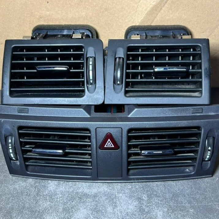 08-10 Mercedes W204 C-Class Front Center Dashboard  Heater A/C Air Vent Set