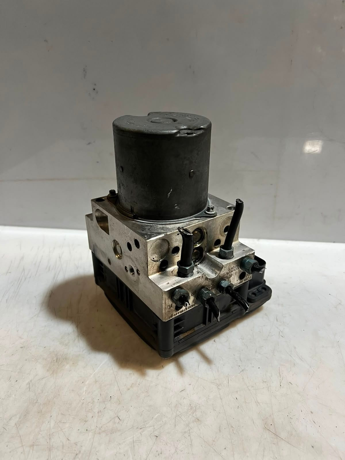 2010-2015 BMW 7 Series F01 F02 xDrive F07 GT F10 740i ABS Pump Module 6799147