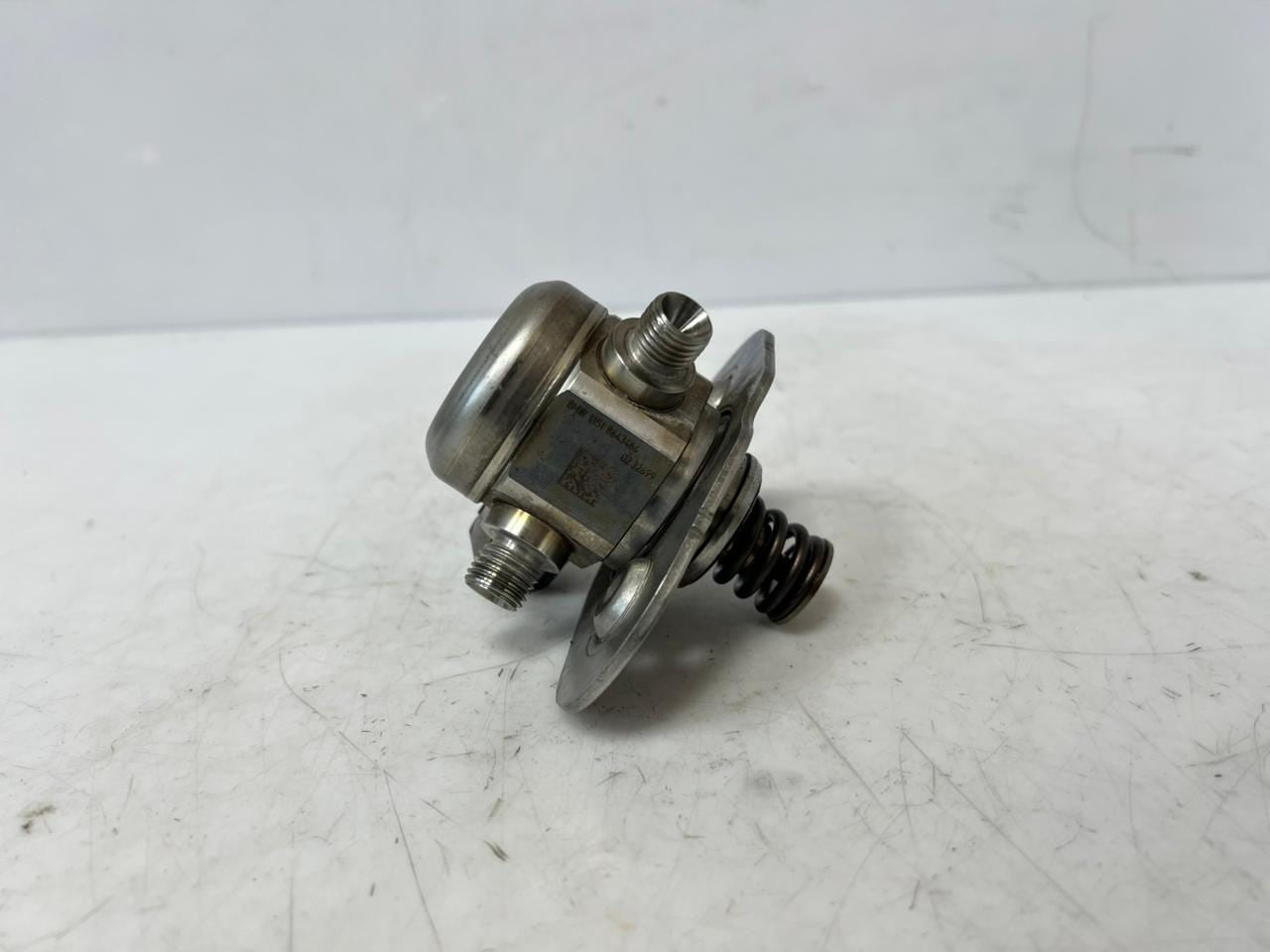 2016-2019 BMW 750Li 7' 5' G11 G12 G30 4.4L V8 N6 High Pressure Fuel Pump 8643464