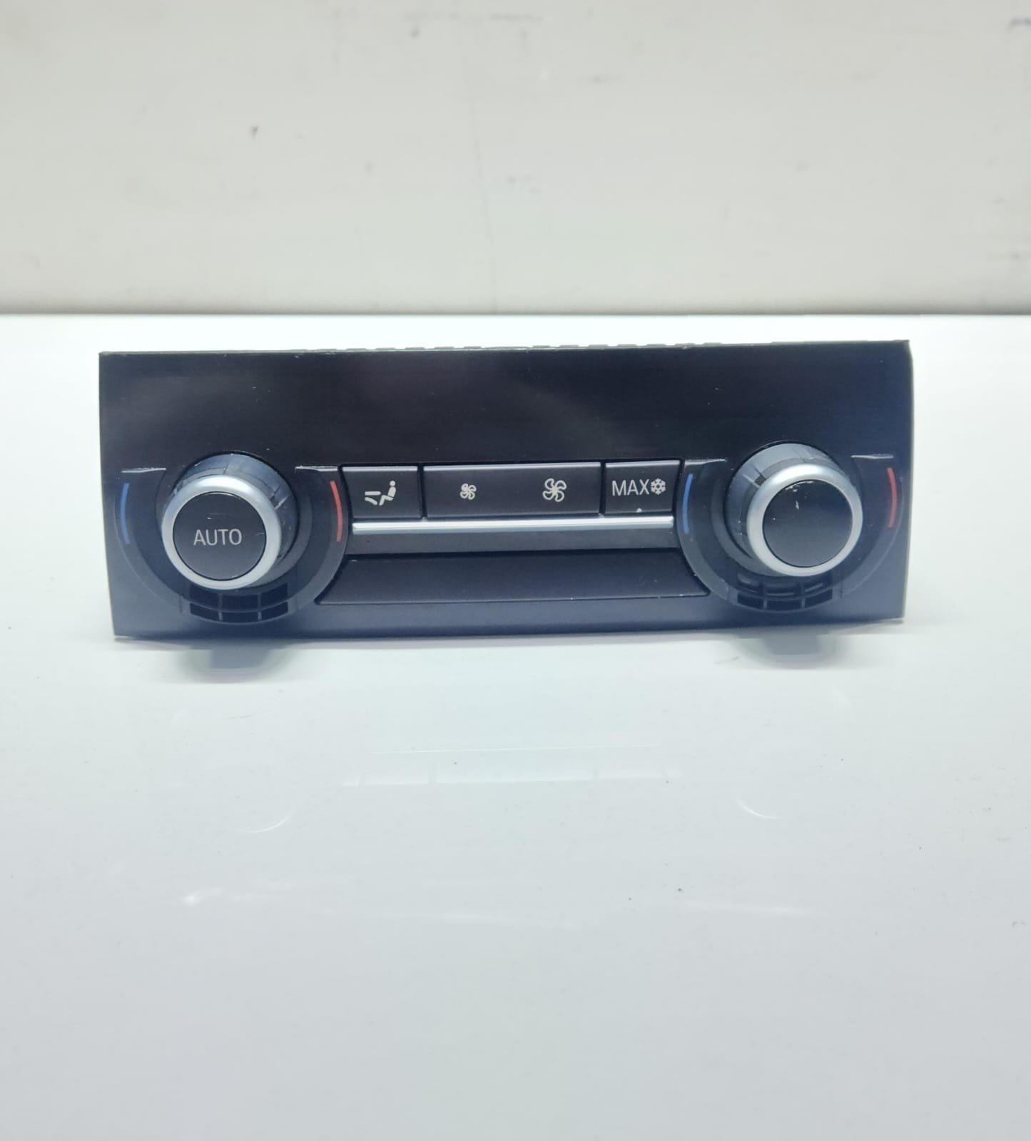 2010-2015 BMW 740i Rear Air Conditioning Control Unit 9224789 F01 F02 F03 OEM