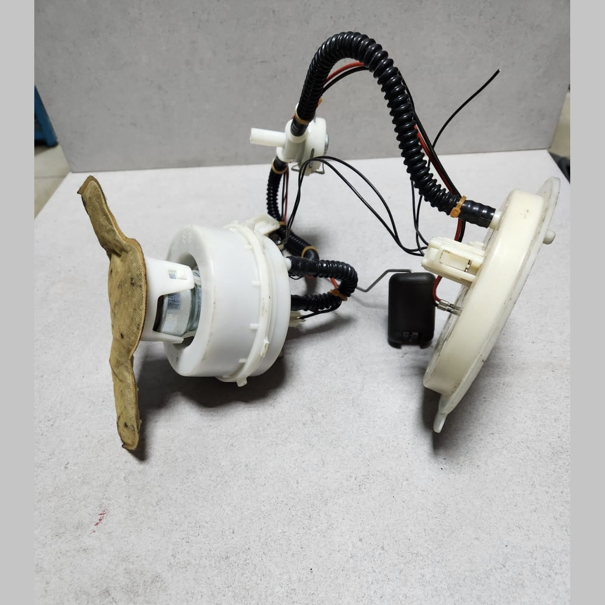 2013-2018 BMW 650i Fuel Pump 7308449 5-Series F07 F10 F11 and 6-Series F06 