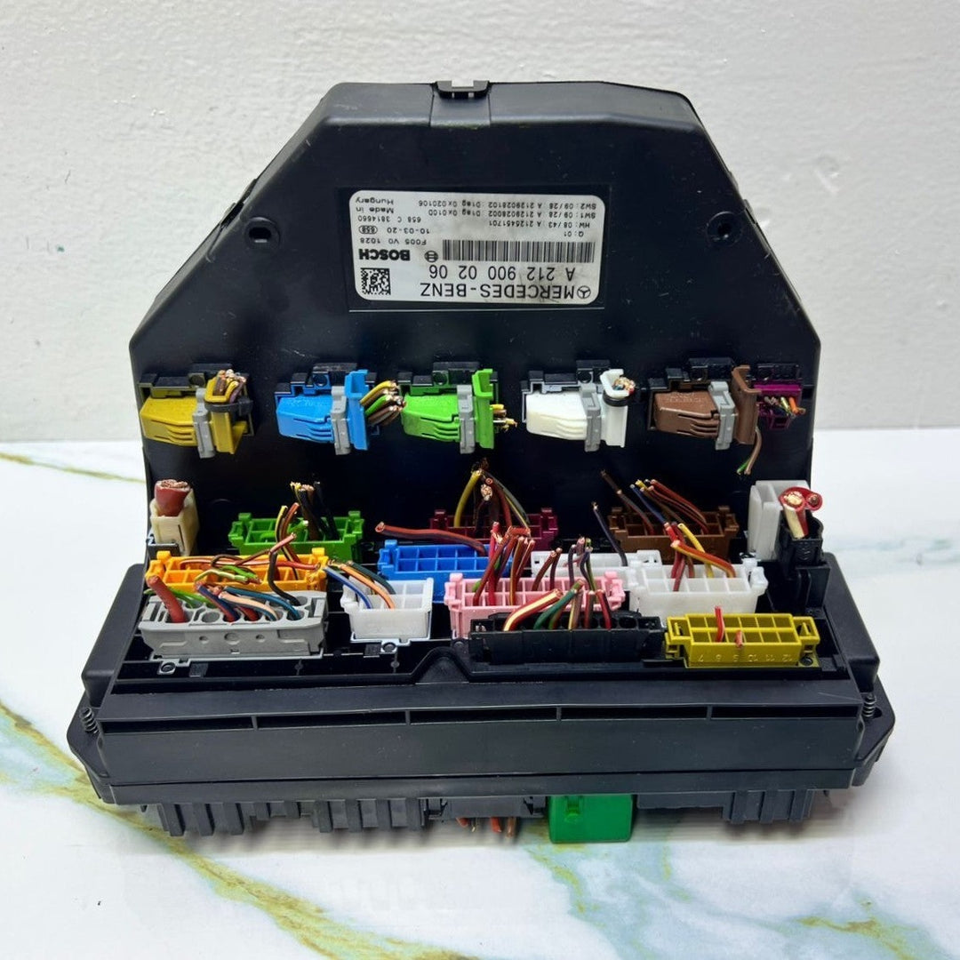 10-16 Mercedes-Benz W212 W204 Front SAM Module Relay Fuse Box A212 9000206 OEM