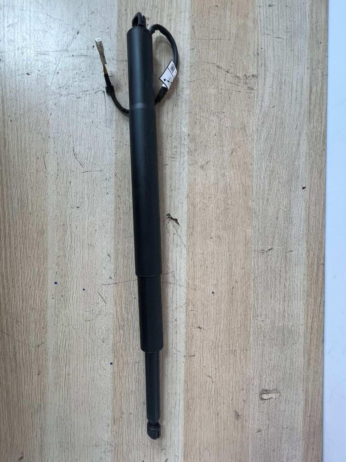 2018-2023 BMW 530e xDrive Tailgate Gas Strut 9482791 5 Series G31 Right SIDE