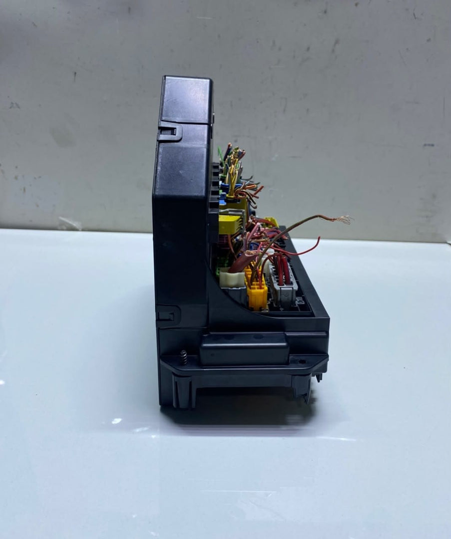 2010-2016 Mercedes-Benz E350 Fuse Box Module SAM Control Unit A2129006129