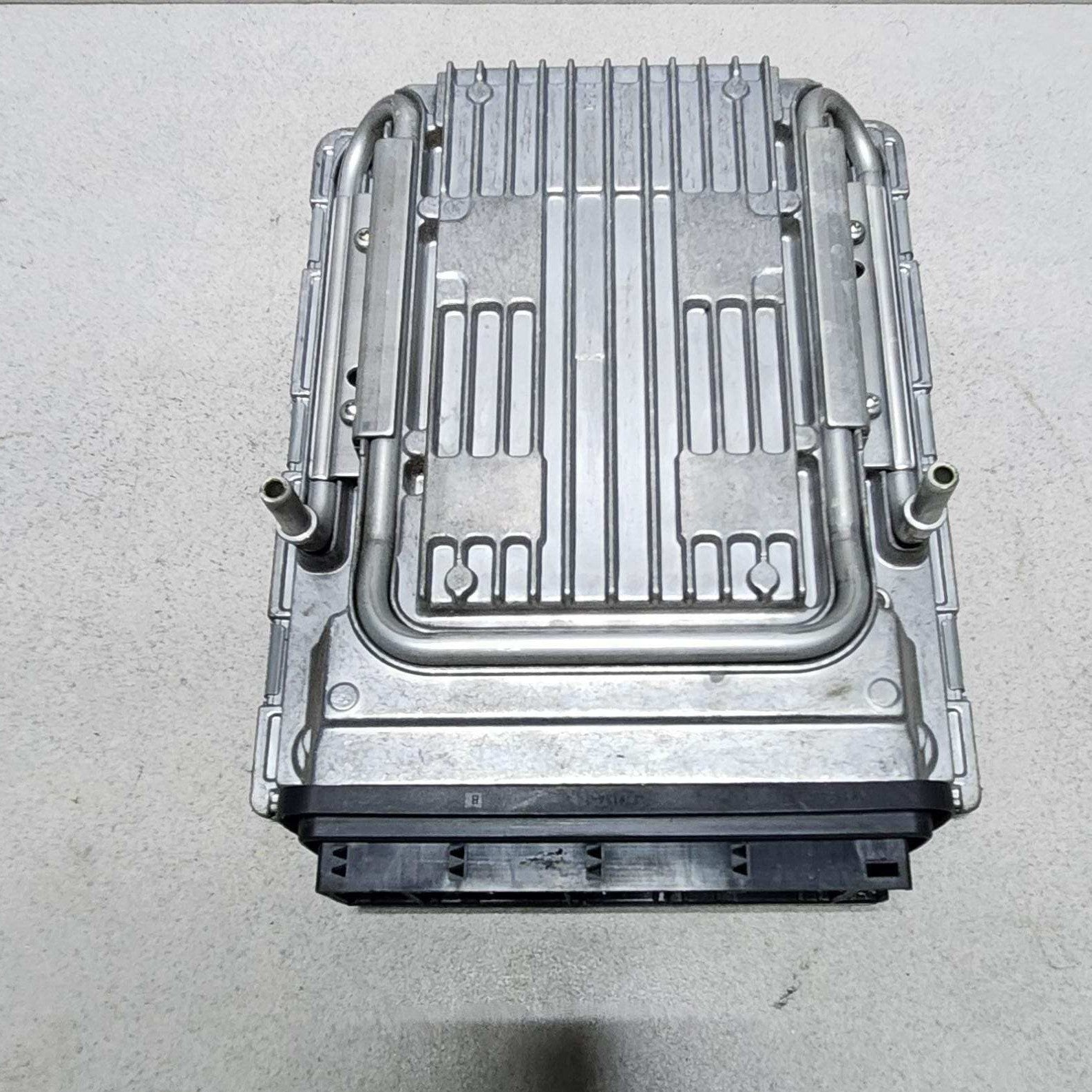 2009-2012 BMW 750i Engine Control Module 7598345