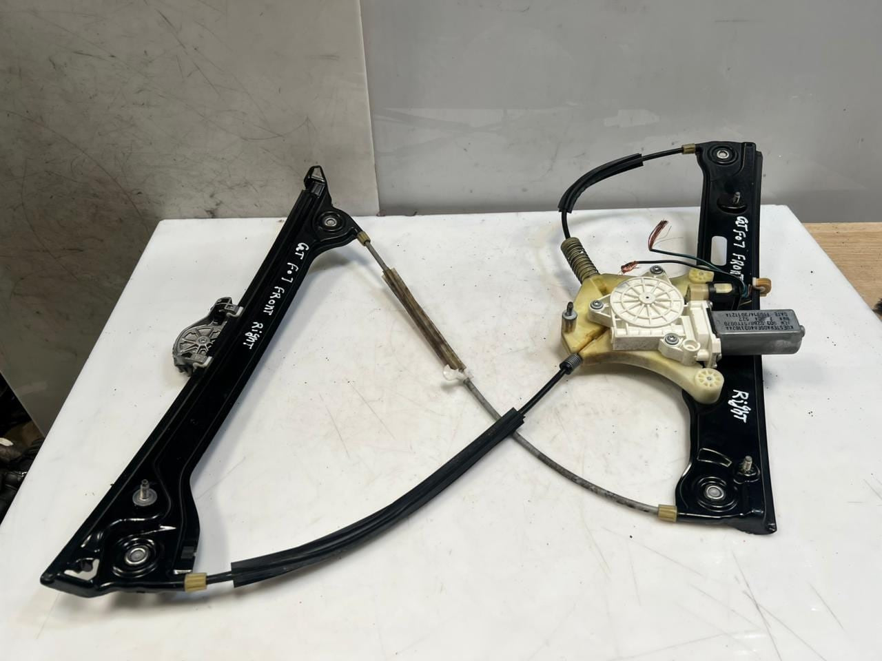 BMW 6' F07 GT F06 Window Regulator With Motor Front Right 7275398 OEM