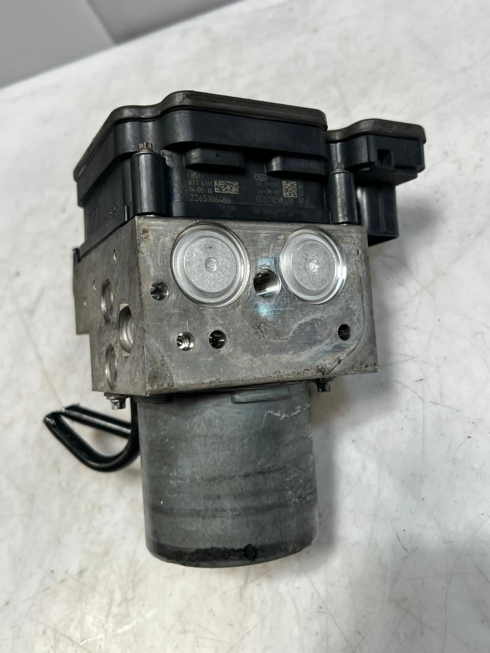 2014-2015 BMW X5 F15 and X6 F16 ABS Pump Control Module 6864790 USED