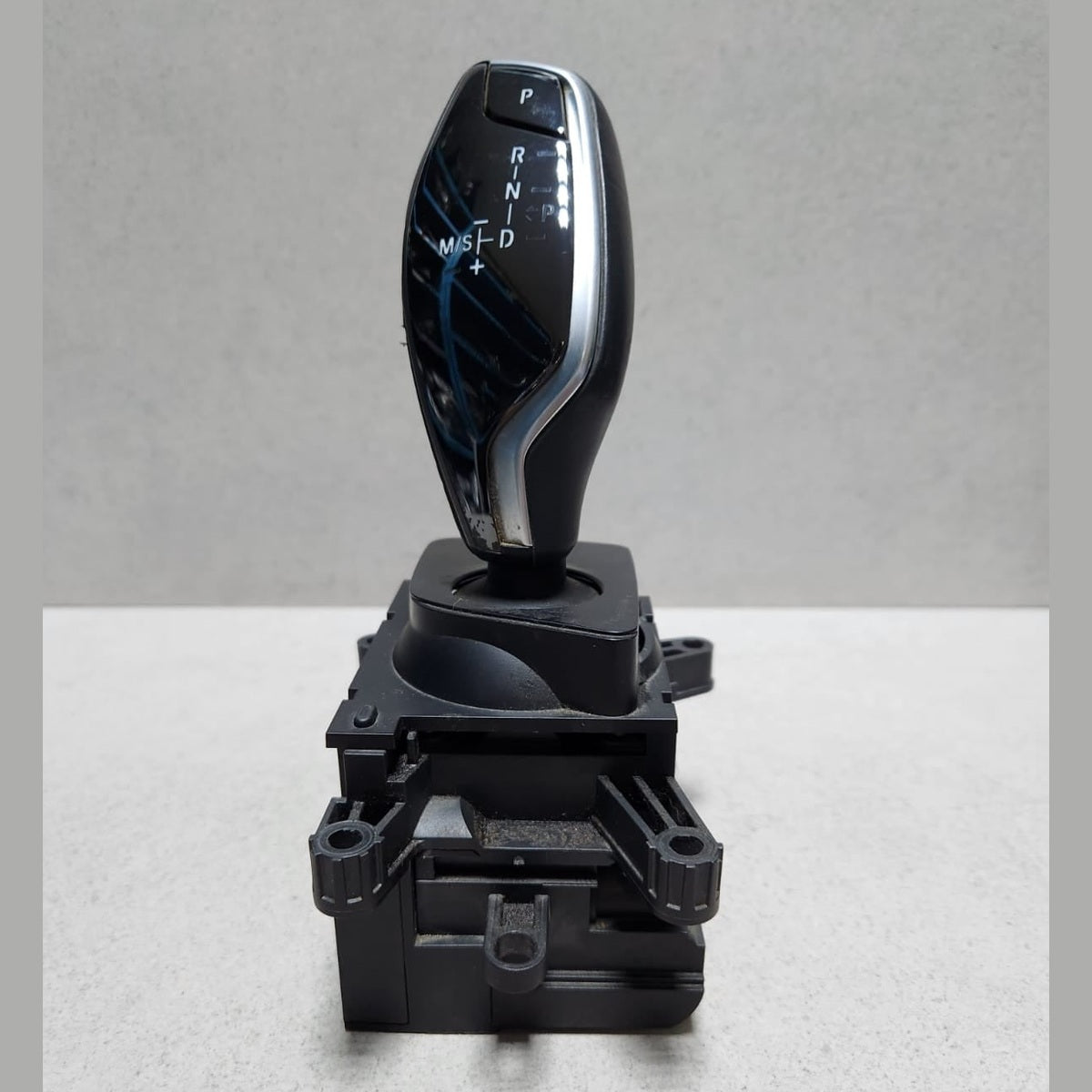 2016-2019 BMW 740i Gear Selector Switch 6825608 740i G11 G12 RHD