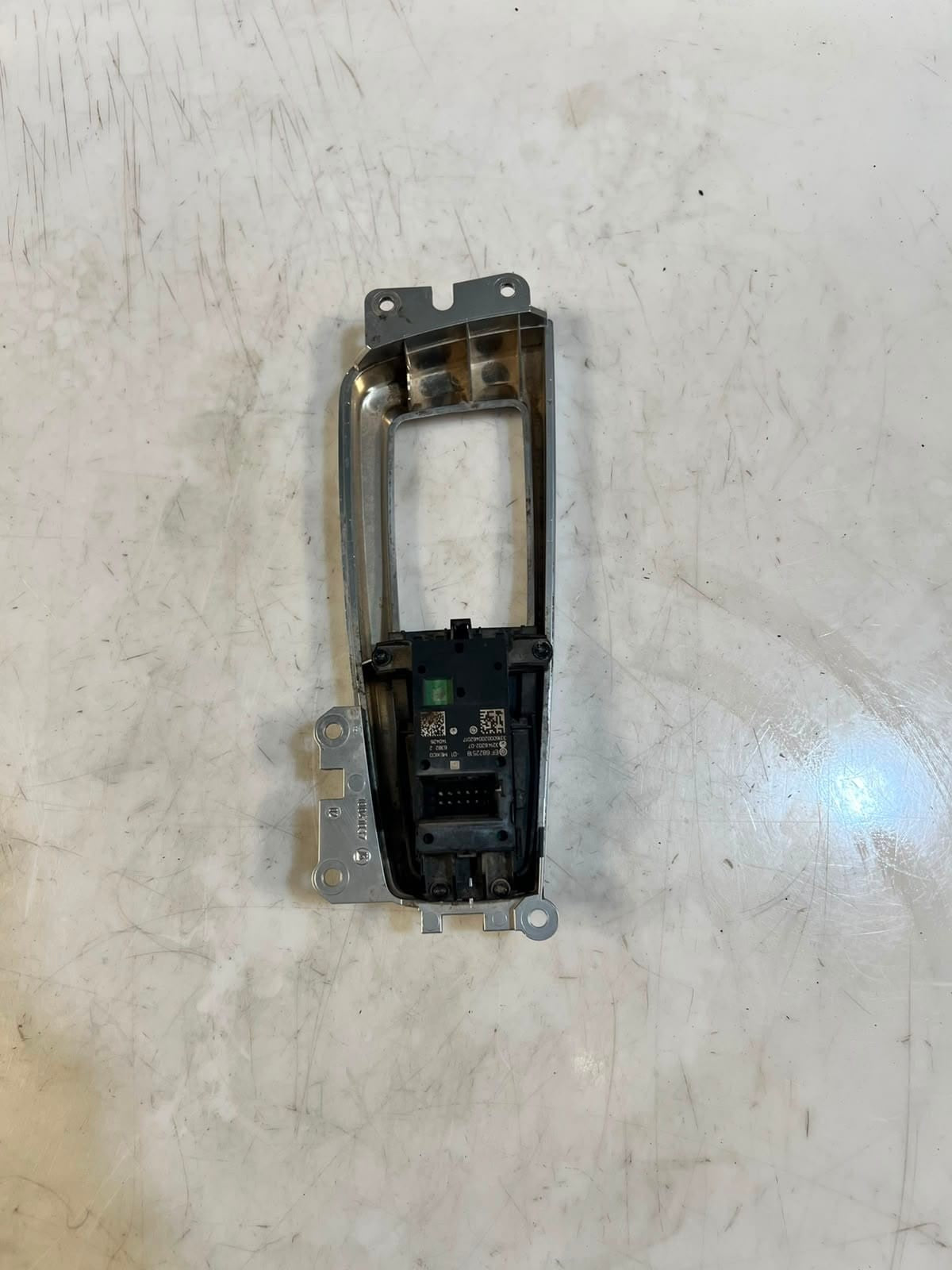 2010-2016 BMW 5 Series F10 F11 F26 F25 528i Parking Brake Contact Switch 6822518