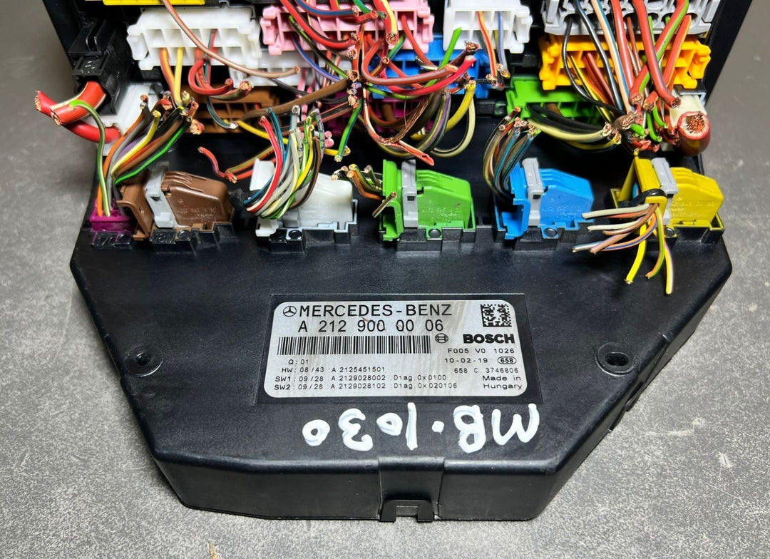 10-16 Mercedes-Benz W212 W204 Front SAM Module Relay Fuse Box A212 9000006 OEM