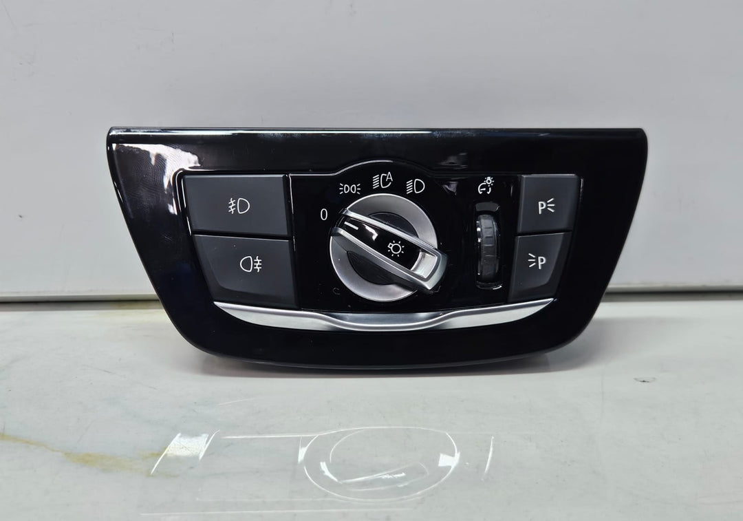 BMW 5 Series G30 G31 F90 Headlight Switch 6841883 OEM