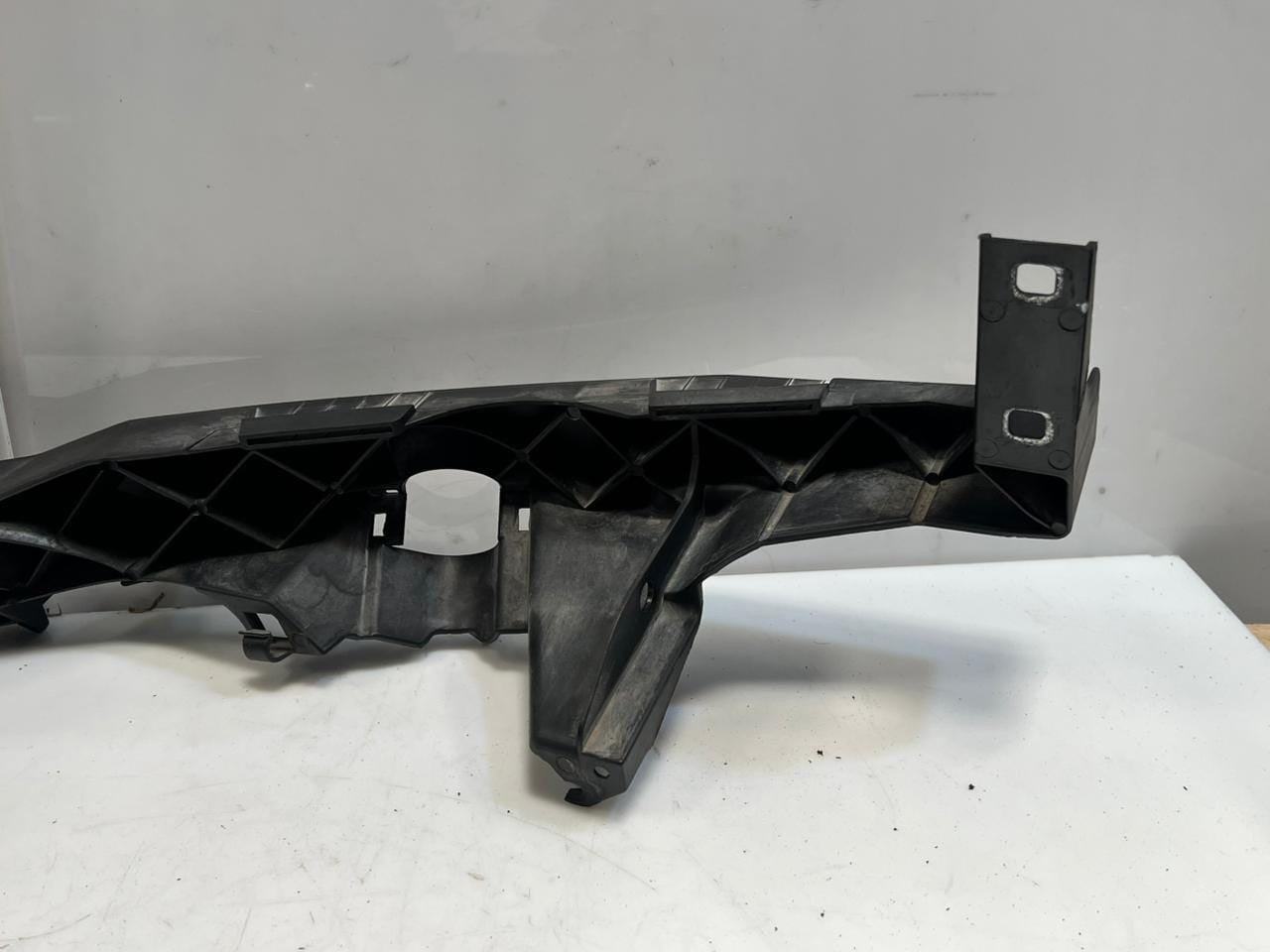 2006-2008 BMW 325i 3 Series E90 E91 Headlight Mounting Bracket LEFT 7116707 OEM