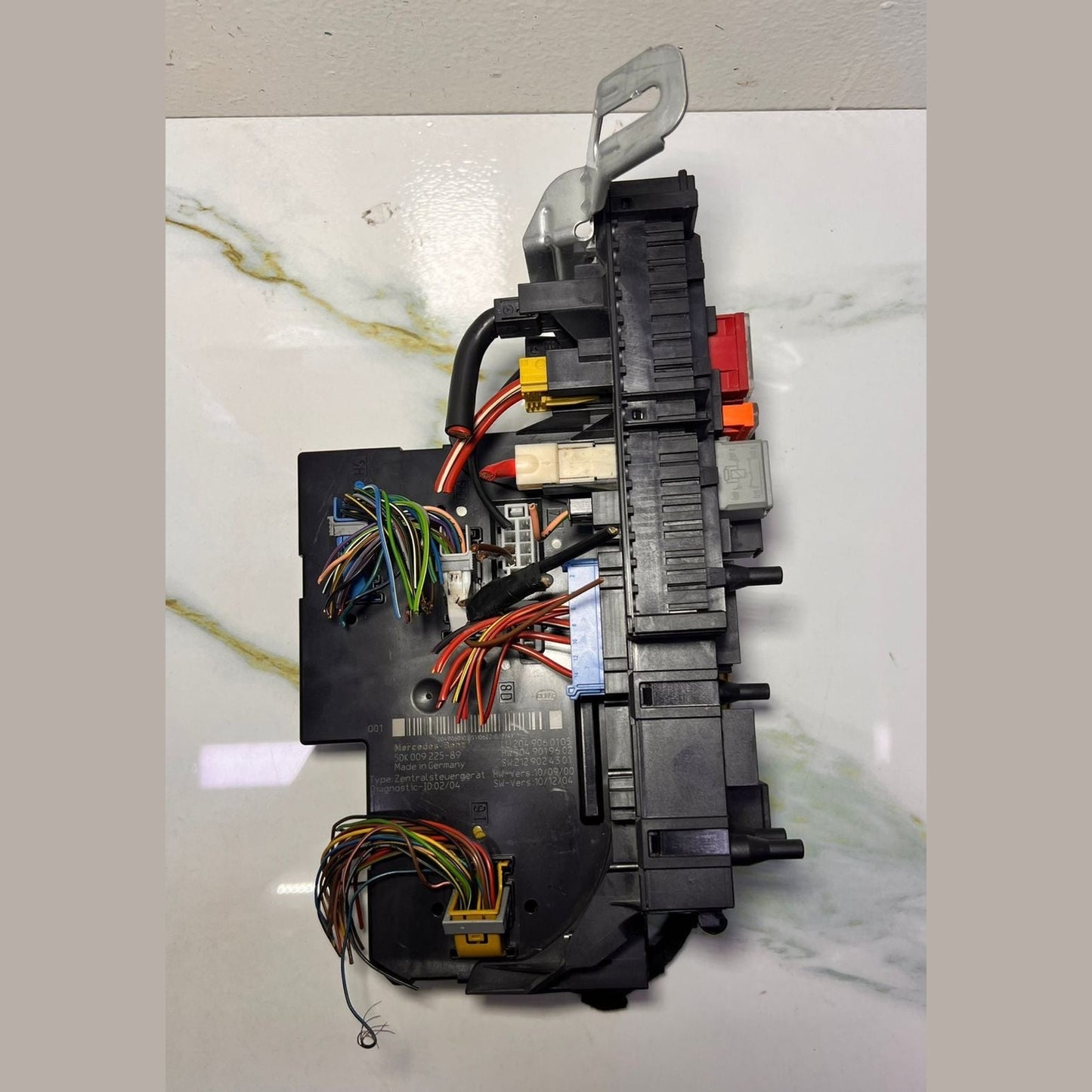 2012-2014 Mercedes-Benz C300 Rear Relay Fuse Box Sam Module 204 906 0105 W204 C2