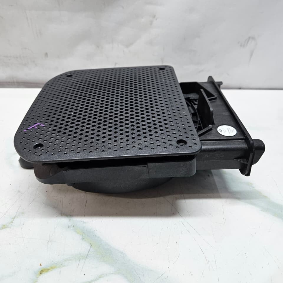 BMW 2 SERIES F45 218i FRONT RIGHT SIDE UNDER SEAT SUBWOOFER 9275996