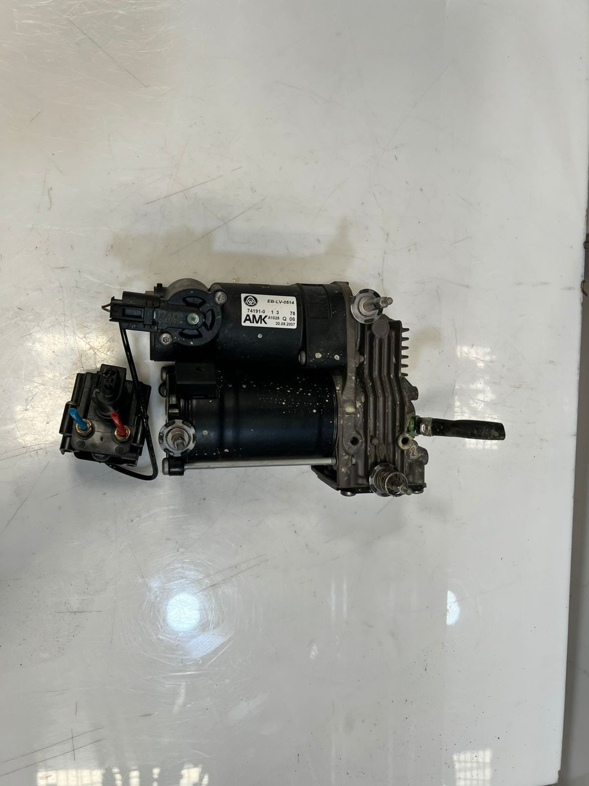 2007-2013 BMW X5 E70 and X6 E71 E72 Air Suspension Compressor EBLV0514 OEM