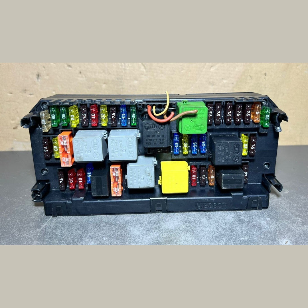 10-16 Mercedes-Benz W212 W204 Front SAM Module Relay Fuse Box A212 9003814 OEM