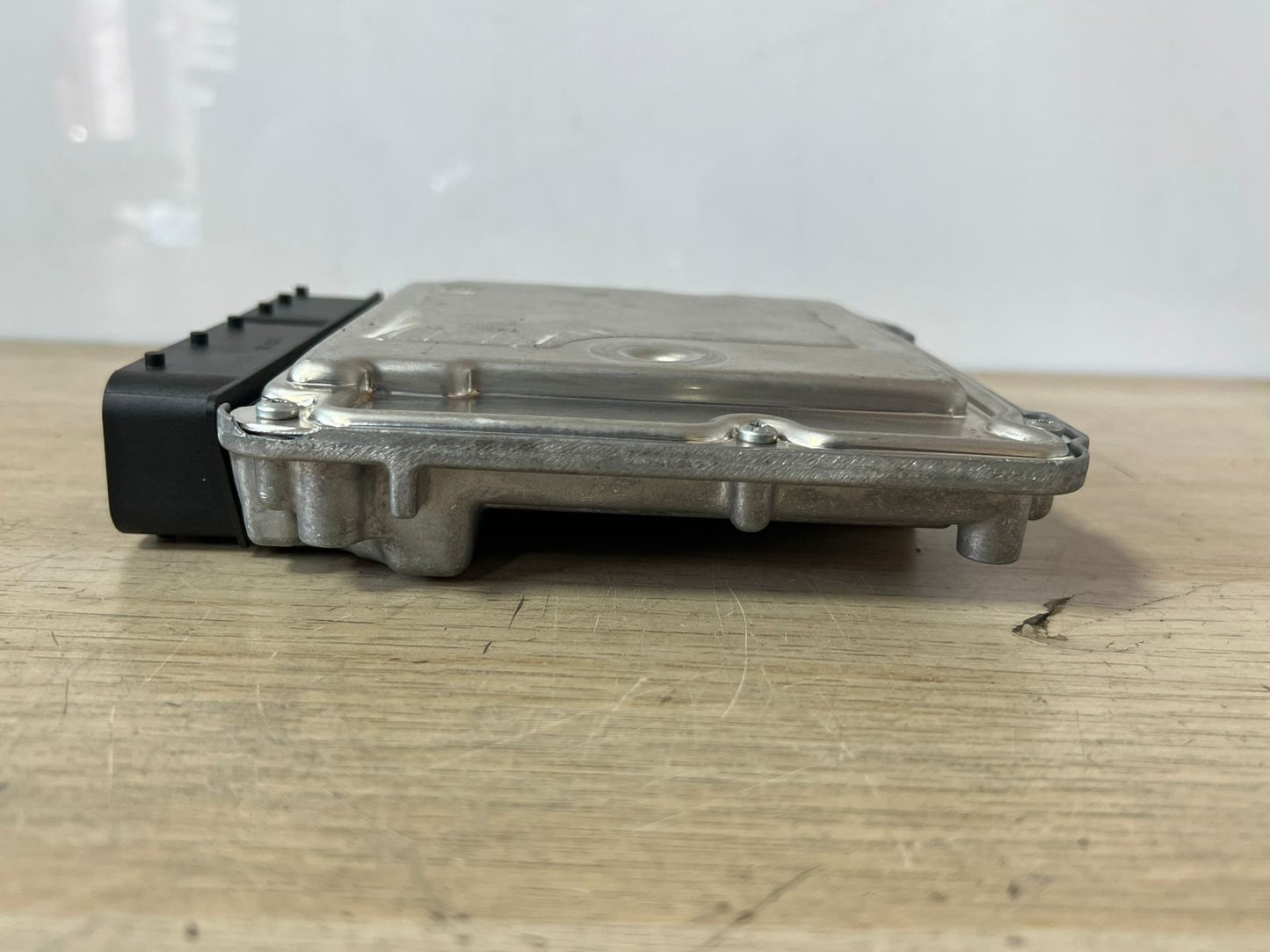 BMW Engine Control Unit 8587952