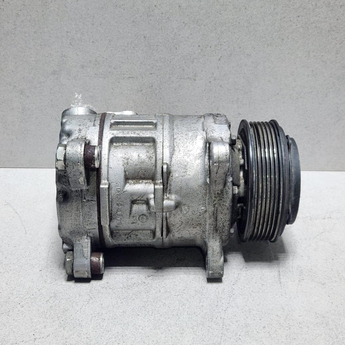 2014-2016 BMW 228i Air Conditioning Compressor 9330825 2 Series F22 F23