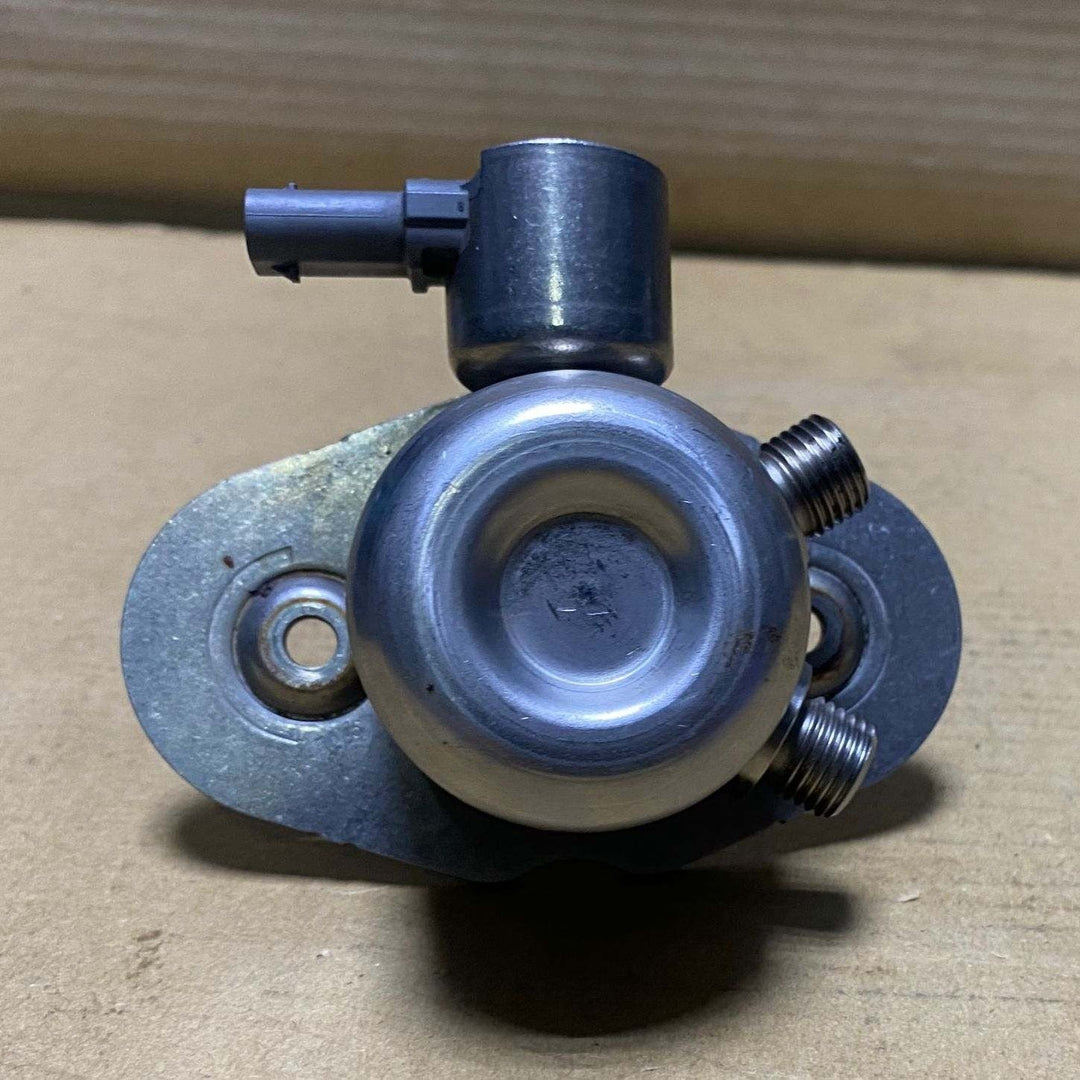2012-2016 BMW 328i High Pressure Fuel Pump 7584461 F30, F31, F32, F33, F34, F36 