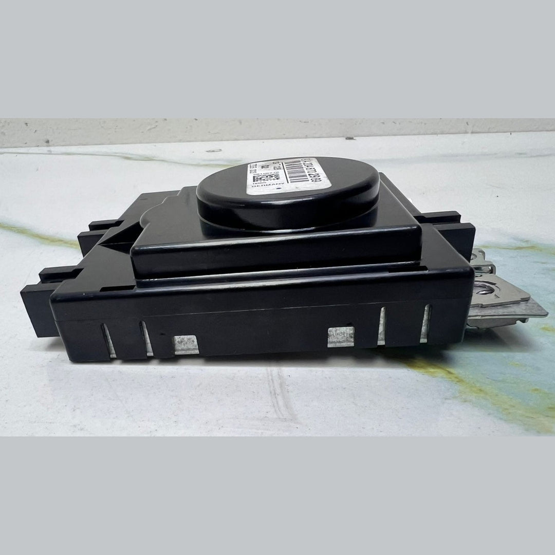 2011-2015 Mercedes-Benz C180 Antenna Amplifier A2048702989 C Class W204