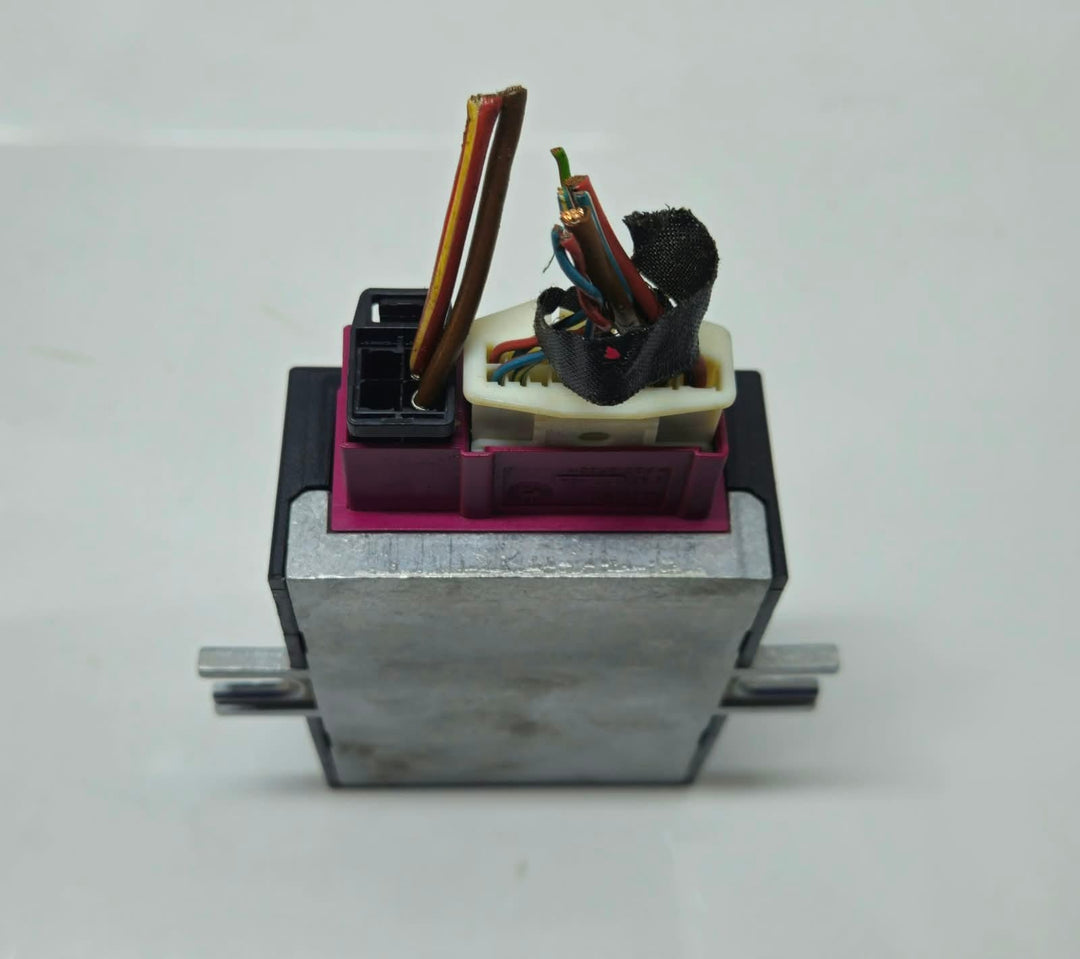 7209286-2003-08 BMW E60 E61 E90 E91 Fuel Pump Control Unit Module OEM