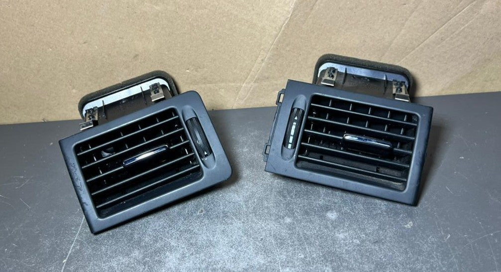 08-10 Mercedes W204 Class Front Dashboard Left \ Right Heater A/C Air Vent