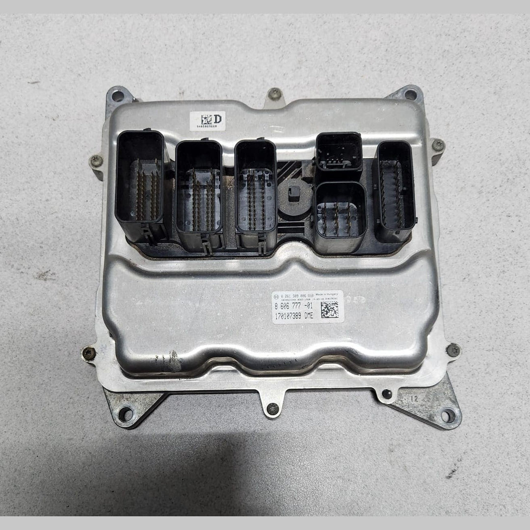 2015 BMW 520i Engine Control Unit ECU Set 8606777 F30 F31 320iX F10 F30 N20 