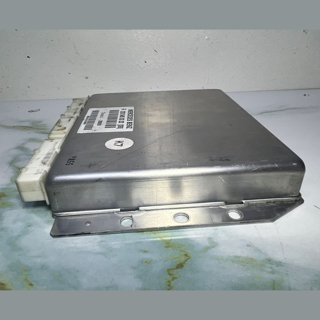 2000-2006 Mercedes S430 Air Suspension Control Module A2205450032 S-Class W220