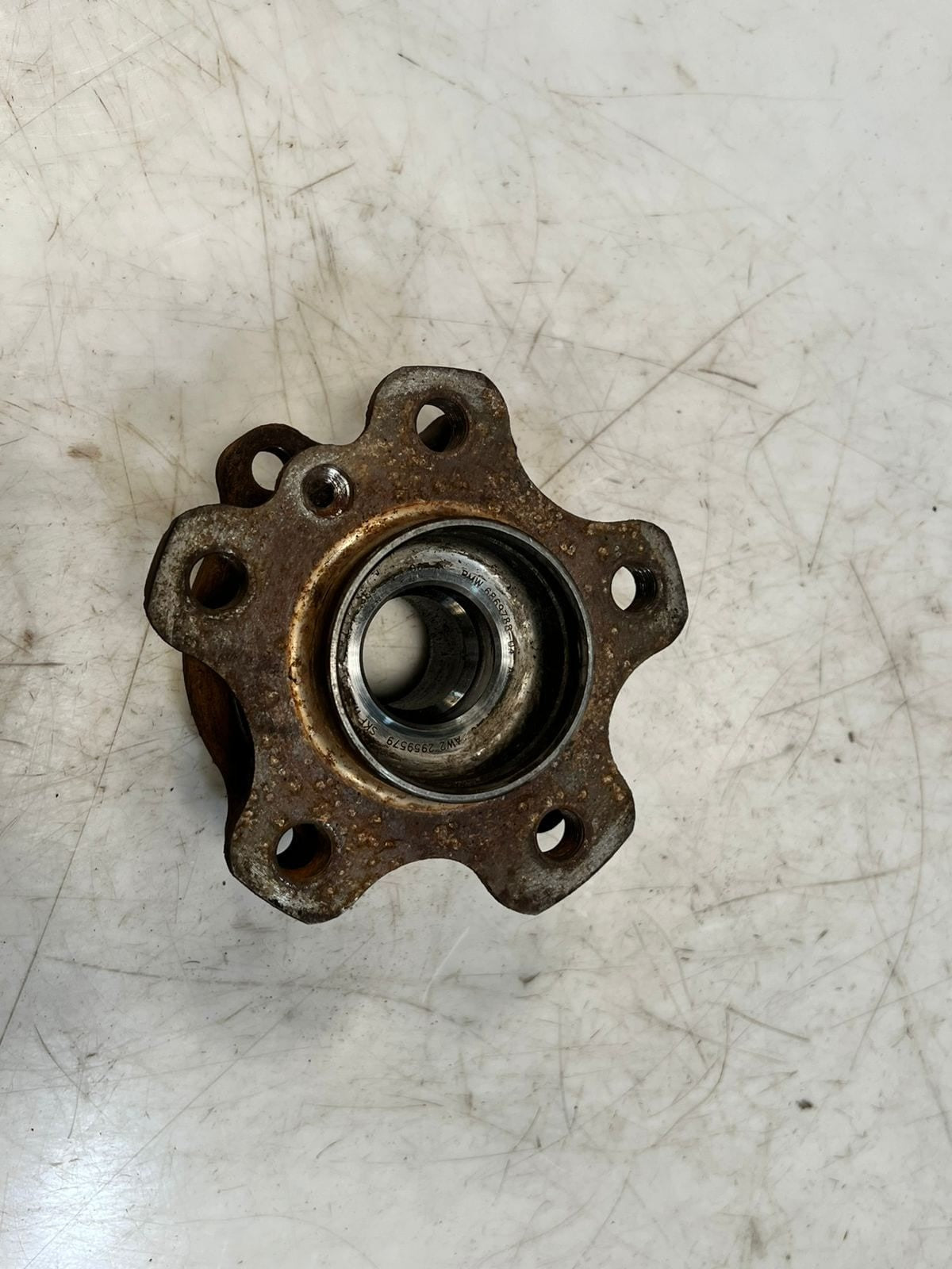 2017-2024 BMW X3 X4 G20 G21 G30 G31 Rear Wheel Bearing Hub 6869788 OEM