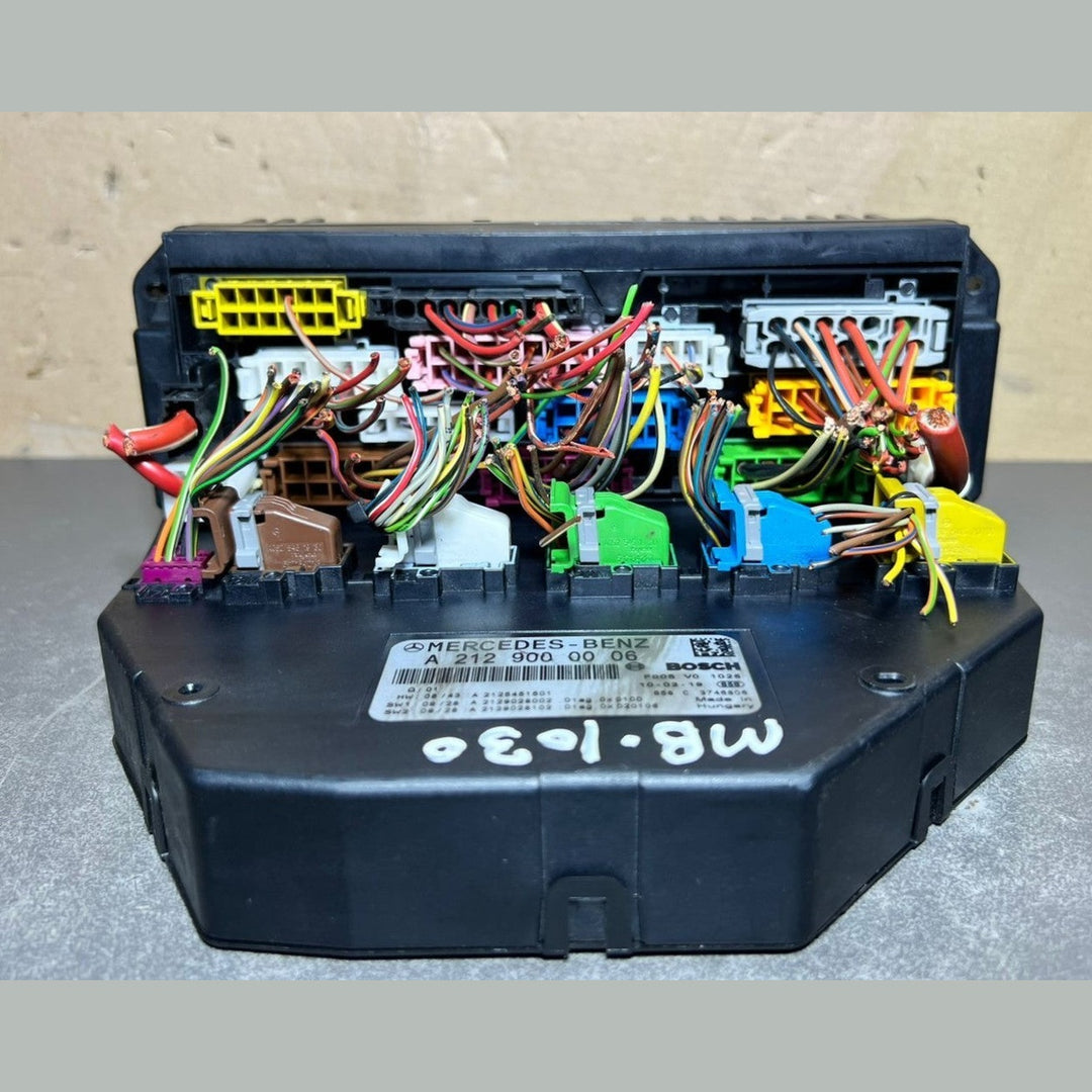 10-16 Mercedes-Benz W212 W204 Front SAM Module Relay Fuse Box A212 9000006 OEM